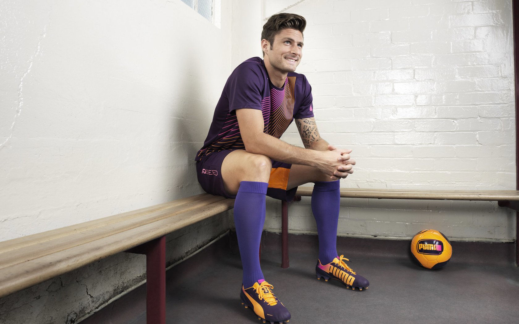 开云娱乐-中锋是否将回归现代足球主角地位，足球比赛中锋