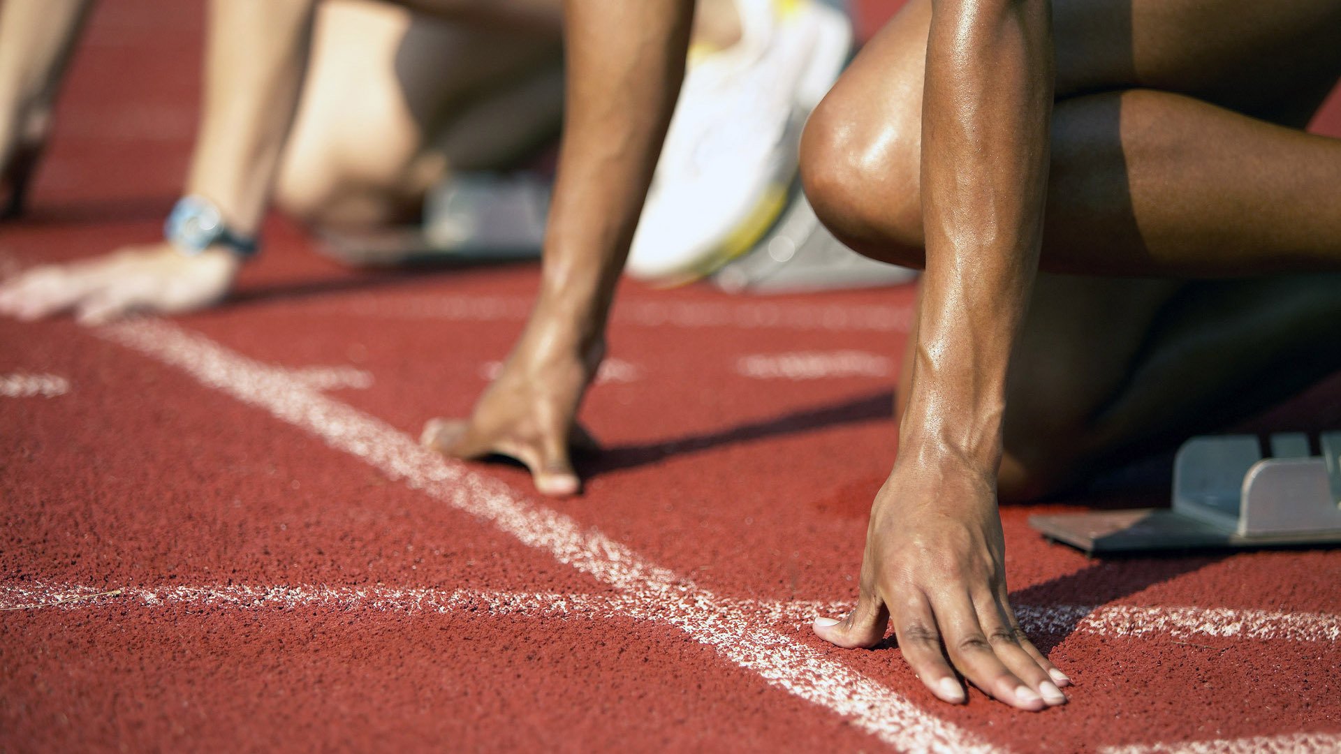 英国队在赛场上表现出色，英国队入场